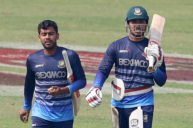 চোটে ছিটকে পড়লেন সৌম্য, পাকিস্তান সফরের বাংলাদেশ দলে মিরাজ
