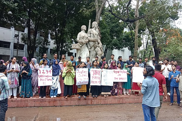 শাহরিয়ারের প্রকৃত খুনিদের গ্রেপ্তারের দাবিতে অবস্থান শিক্ষক-সহপাঠীদের