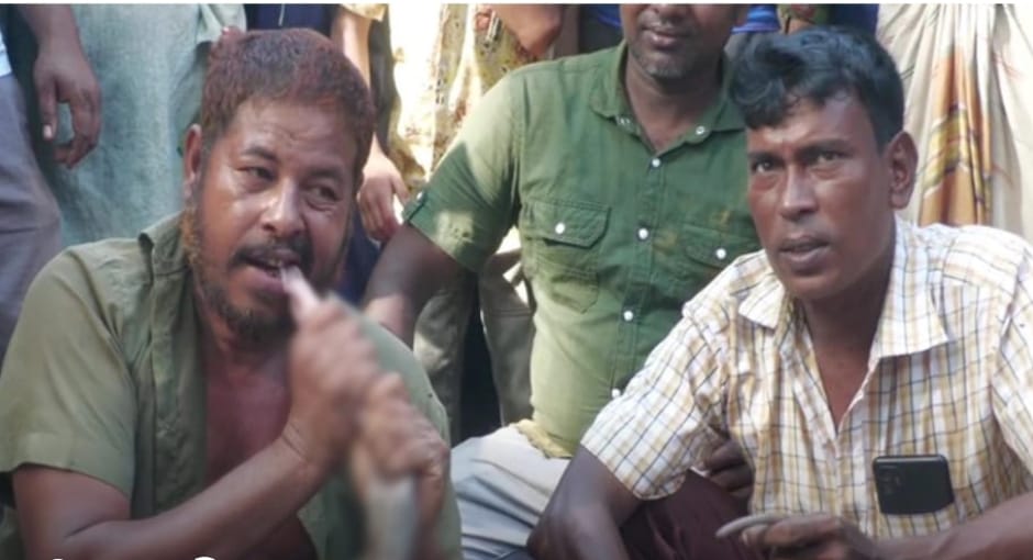 কুড়িগ্রাম-এ সাপের ছোবলে সাপুড়ের মৃ*ত্যু, সেই সাপ কাঁচা চিবিয়ে খেলো আরেক সাপুড়ে