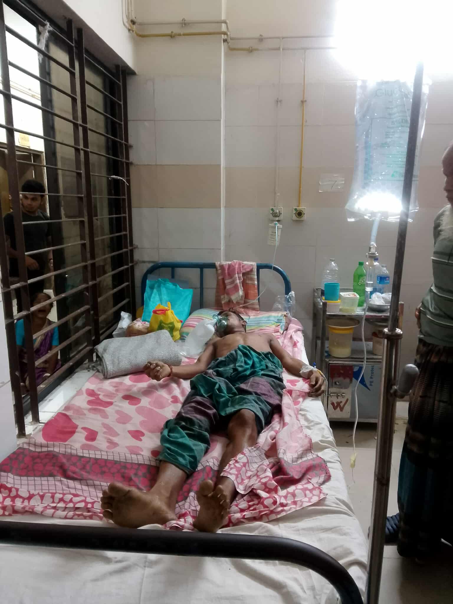 ‘মুখ দিয়ে রক্ত পড়ছিল, কিন্তু কেউ এল না’—ফুলবাবুর মায়ের আর্তনাদ