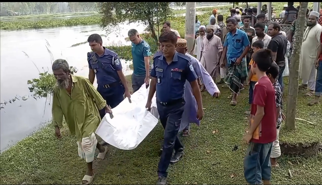 কচুরিপানার নিচে মিললো সাবেক সাবরেজিস্টারের লা*শ, সন্দেহভাজন সৎভাই আ*ট*ক