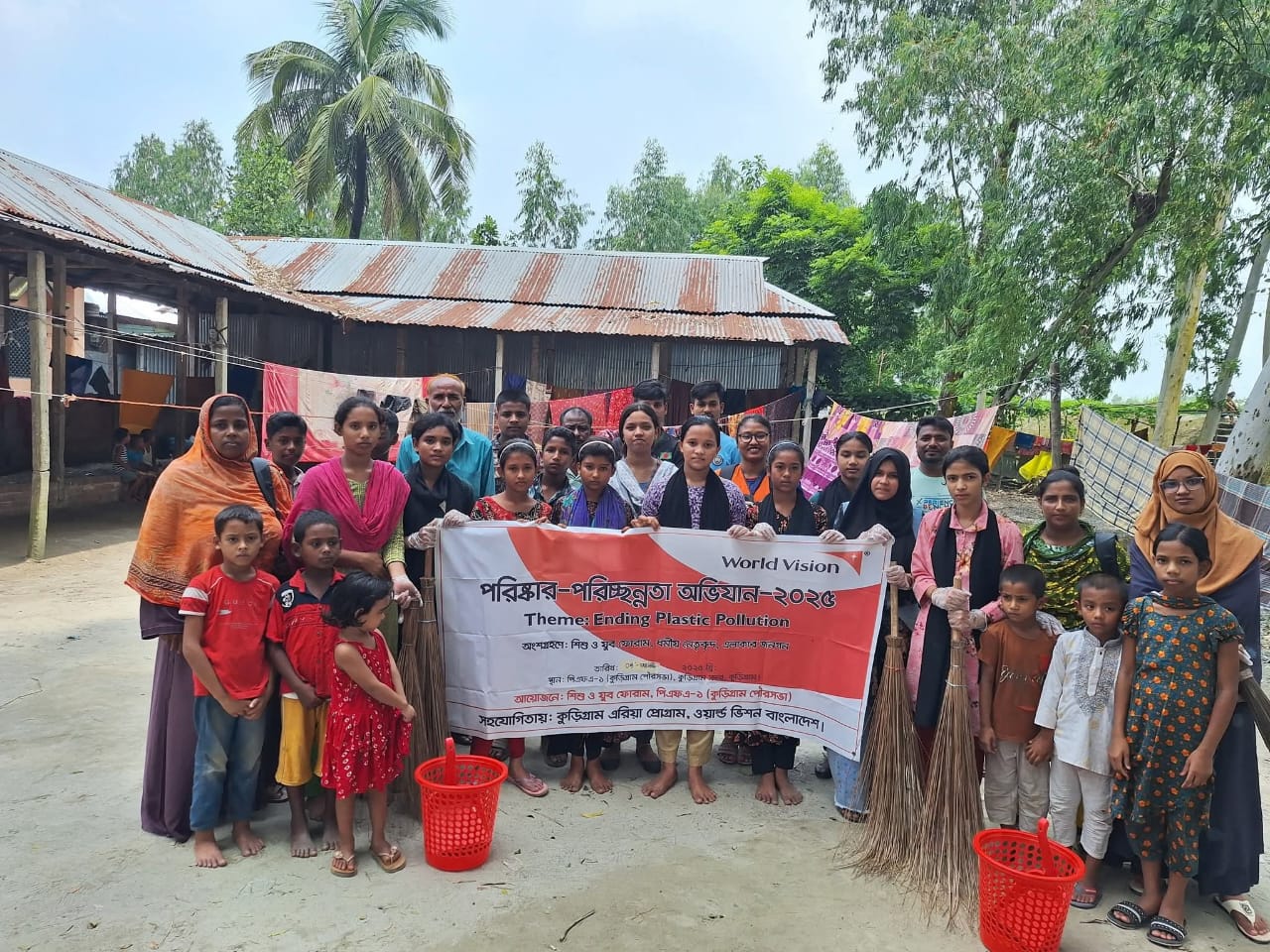 “কুড়িগ্রামে দিশারী শিশু ফোরাম ও দূর্বার তারুণ্যে যুব ফোরাম এর উদ্যোগে পরিষ্কার পরিচ্ছন্নতা কর্মসূচি অনুষ্ঠিত”
