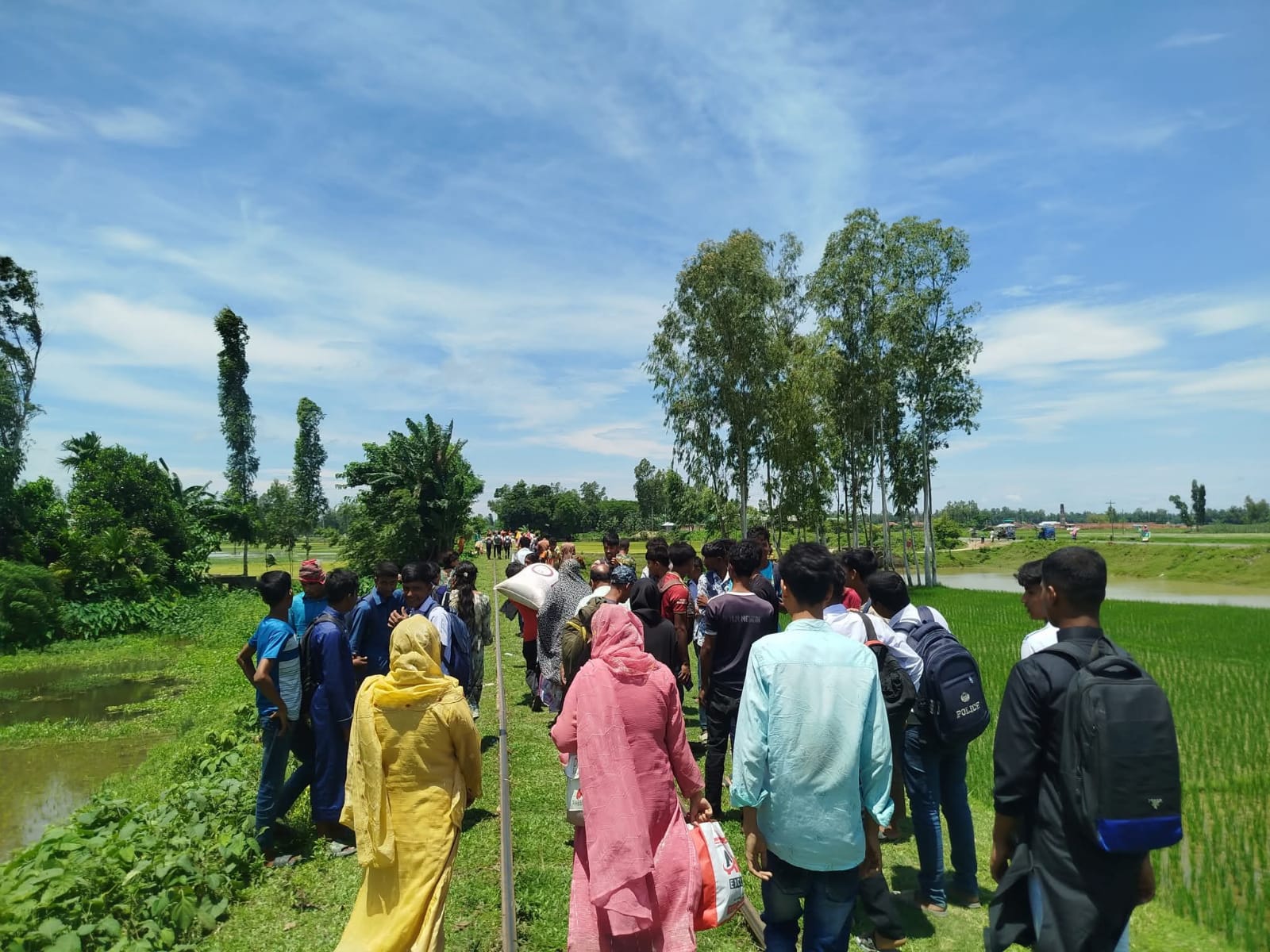 রমনা লোকাল ট্রেন লাইনচ্যুত: উদ্ধারকাজ চলছে, যাত্রীদের বিকল্প পথ ব্যবহারের অনুরোধ