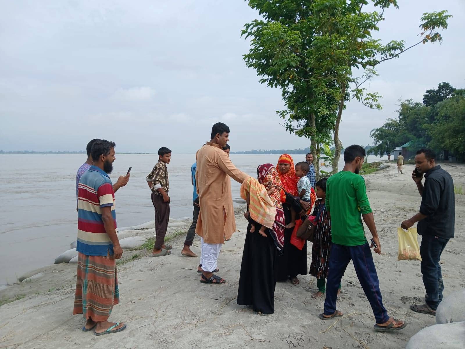 উলিপুরে দুর্যোগ-দুর্ভোগে মানুষের আশ্রয়স্থল আব্দুস সোবহান