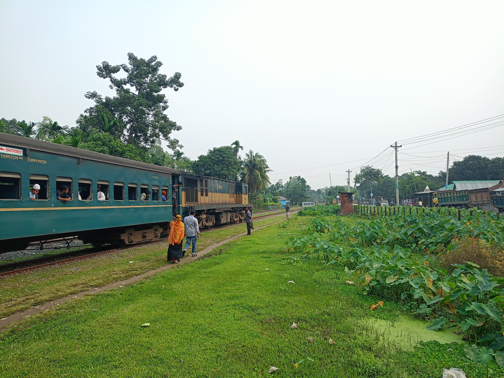 যে রেলপথে ট্রেন চলে বাইসাইকেলের গতিতে