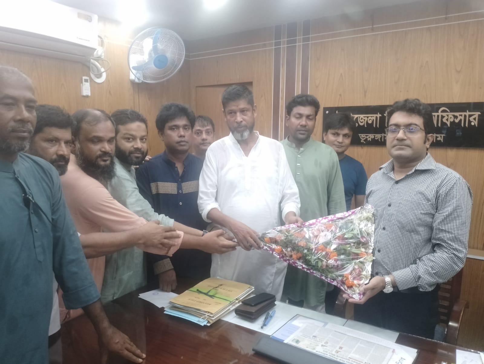 ভূরুঙ্গামারী উপজেলা যুবদলের নেতৃবৃন্দের ইউএনও’র সাথে সৌজন্য সাক্ষাৎ ও মতবিনিময়
