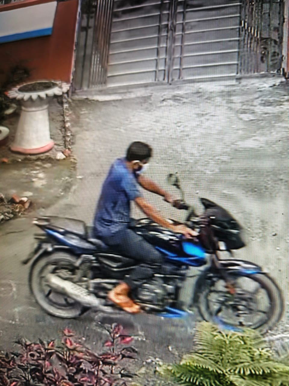 রাজারহাট উপজেলা পরিসংখ্যান কার্যালয় সামনে থেকে তদন্ত কর্মকর্তার বাইক চুরি