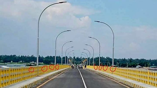 বিদ্যুতের তার চুরির মাত্র একদিন পরই এবার রিফ্লেক্টর লাইট চুরি হয়েছে