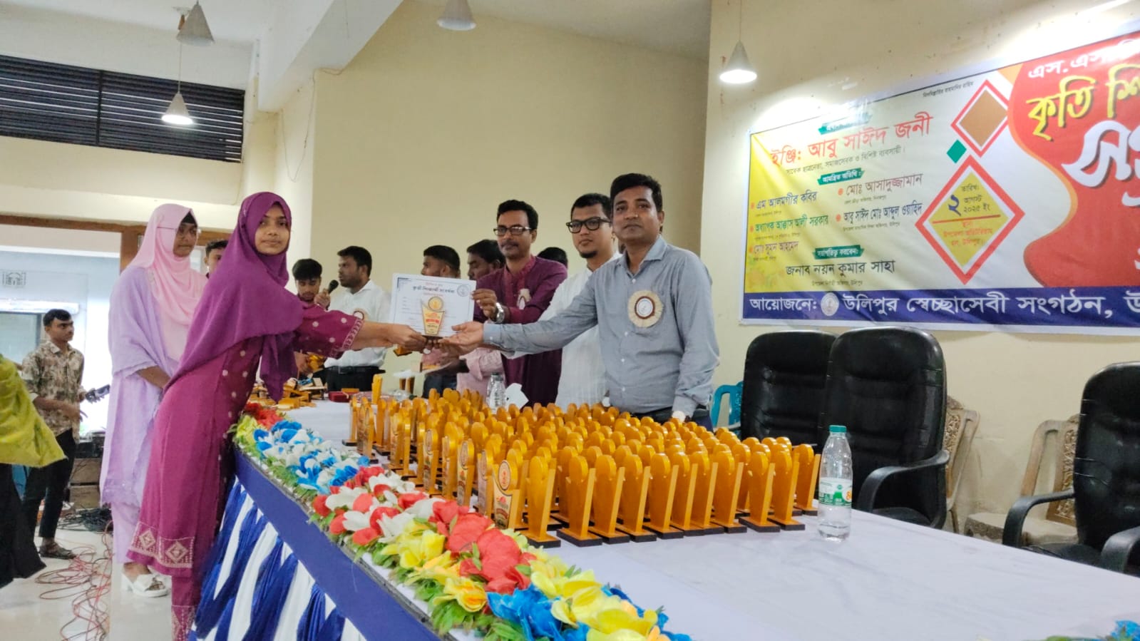 উলিপুরে এসএসসি ও সমমান পরীক্ষায় উত্তীর্ণ কৃতি শিক্ষার্থীদের সংবর্ধনা