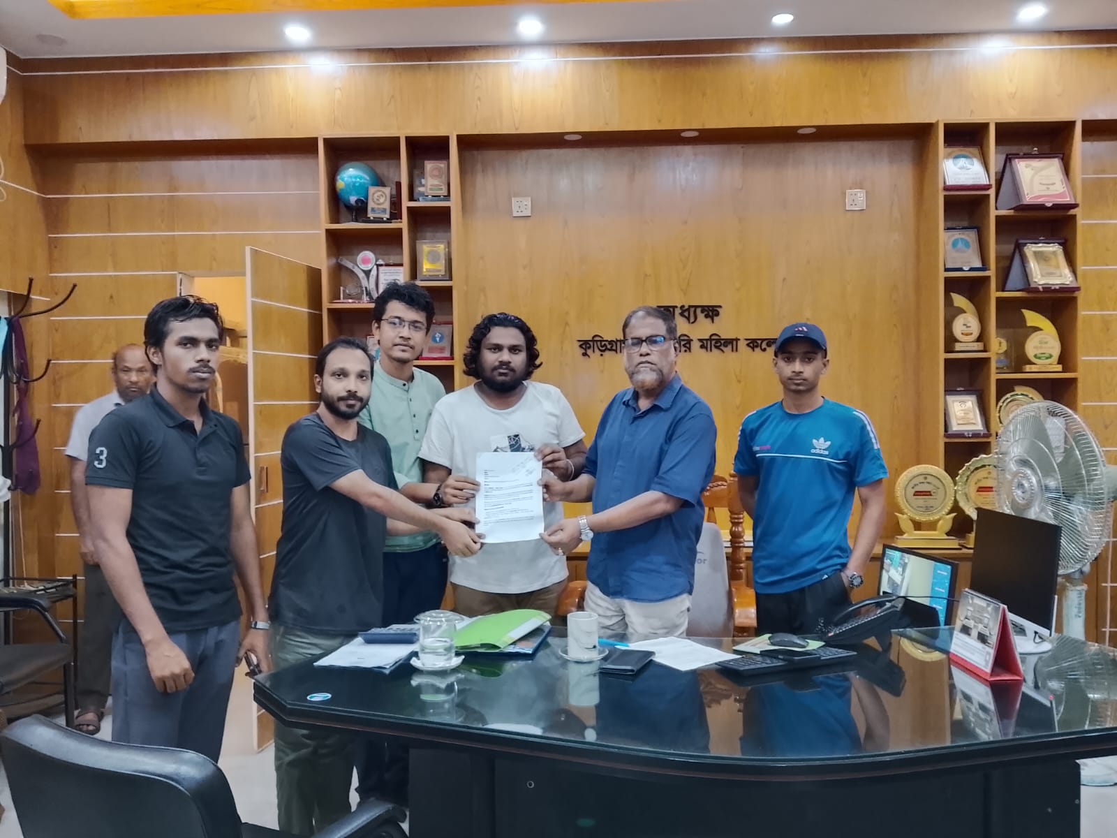 বহু পুরনো গাছ কেটে ফেলার নিলাম প্রক্রিয়ার বিরুদ্ধে পরিবেশবাদী সংগঠন হিজিবিজি ও পরিবেশ বীক্ষণ-এর তীব্র প্রতিবাদে সিদ্ধান্ত পরিহার কলেজ কর্তৃপক্ষের