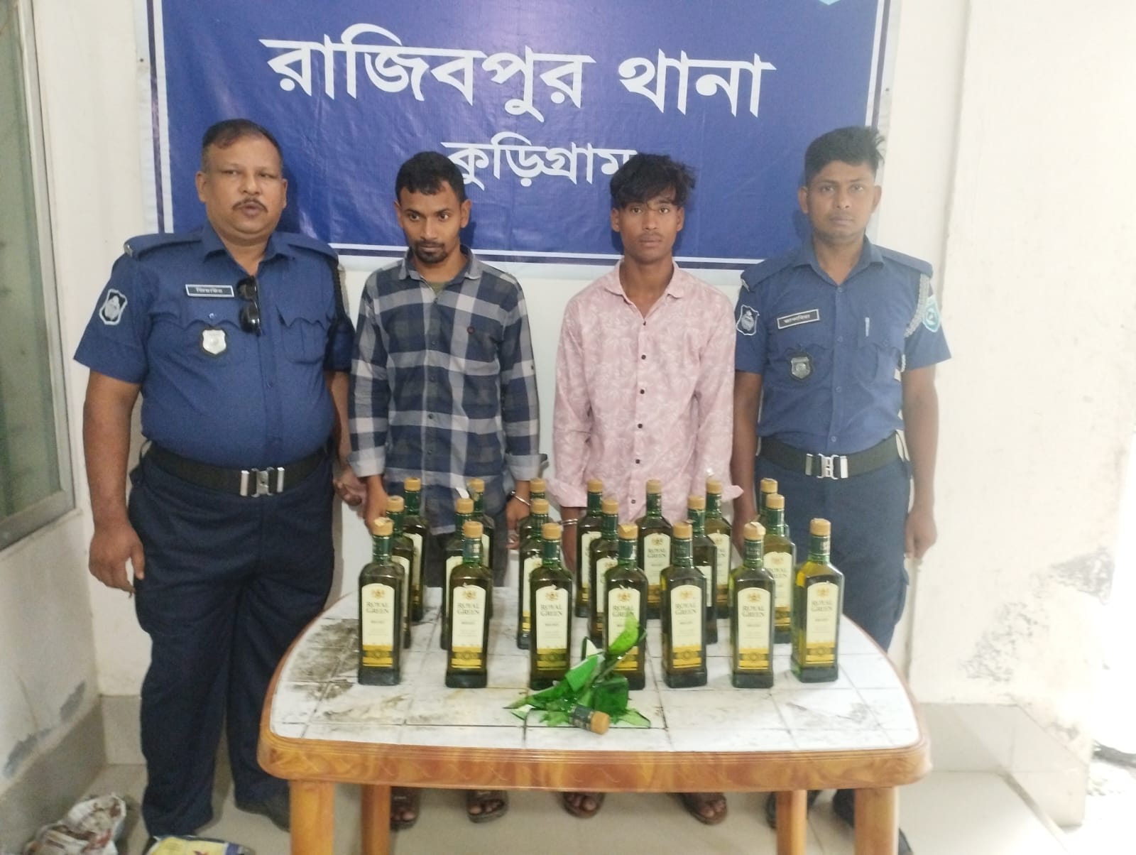 রাজিবপুরে ২০ বোতল বিদেশি মদসহ ২ জন মাদক কারবারী গ্রেফতার