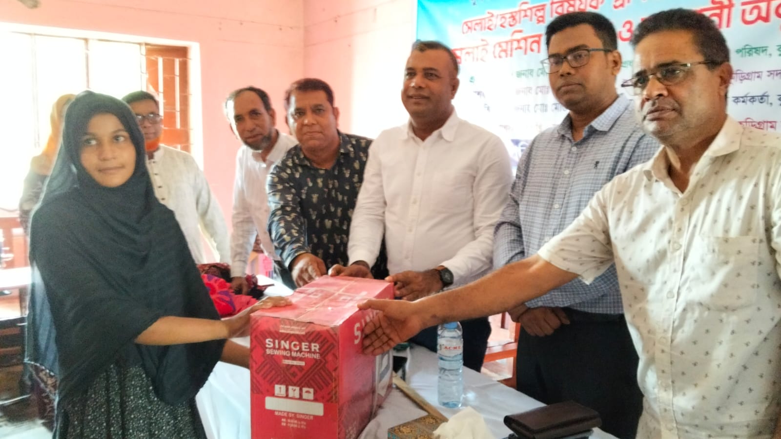 কুড়িগ্রামে যুব নারীদের হস্ত শিল্প বিষয়ক প্রশিক্ষণ ও সেলাই মেশিন বিতরণ