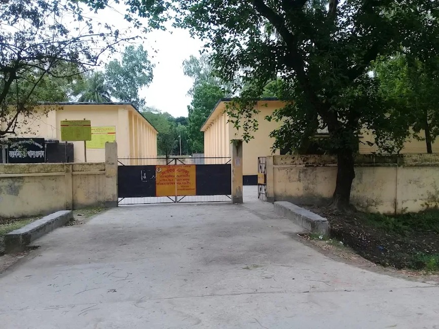 ভূরুঙ্গামারীতে খাদ্য গোডাউনের সংকট ও পুরাতন ভবনে ঝুঁকিতে শস্য সংরক্ষণ