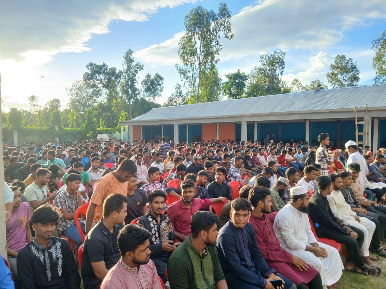 রাজারহাটে রোদেলা আইটি পার্কে চারশত যুবক যুবতীর পুর্নমিলনী অনুষ্ঠিত