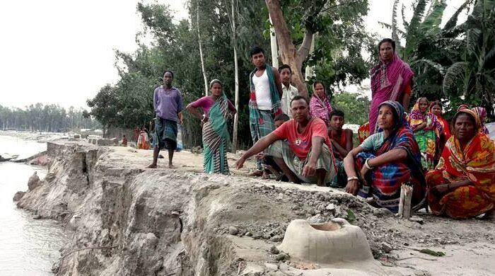 তিস্তা নদীর ভাঙনে গৃহহীন মানুষ, নির্ঘুম রাত