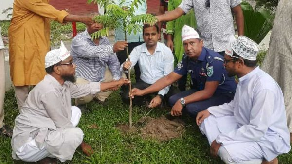 রাজারহাটে জাতীয় যুব দিবস পালিত ও শহীদদের স্মরনে বৃক্ষ রোপন