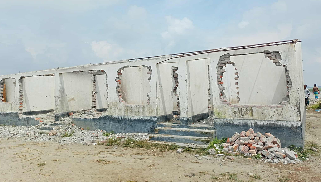 কুড়িগ্রামে দীঘলকান্দি আবাসন প্রকল্পের ৩০ পরিবার খোলা আকাশের নিচে মানবেতর জীবনযাপন
