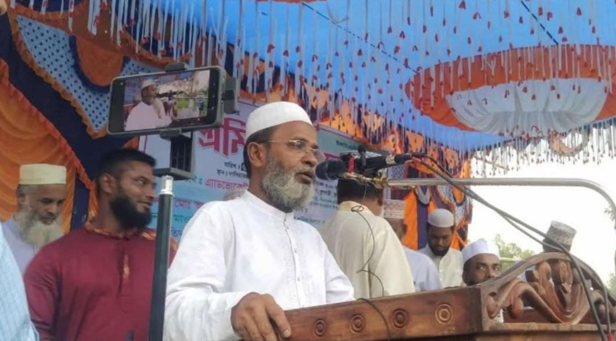 “শ্রমজীবী মানুষের অধিকার প্রতিষ্ঠায় ইসলামী শ্রমনীতি বাস্তবায়ন জরুরি” এই স্লোগানকে সামনে রেখে ফুলবাড়ীতে শ্রমিক সমাবেশ অনুষ্ঠিত হয়েছে।
