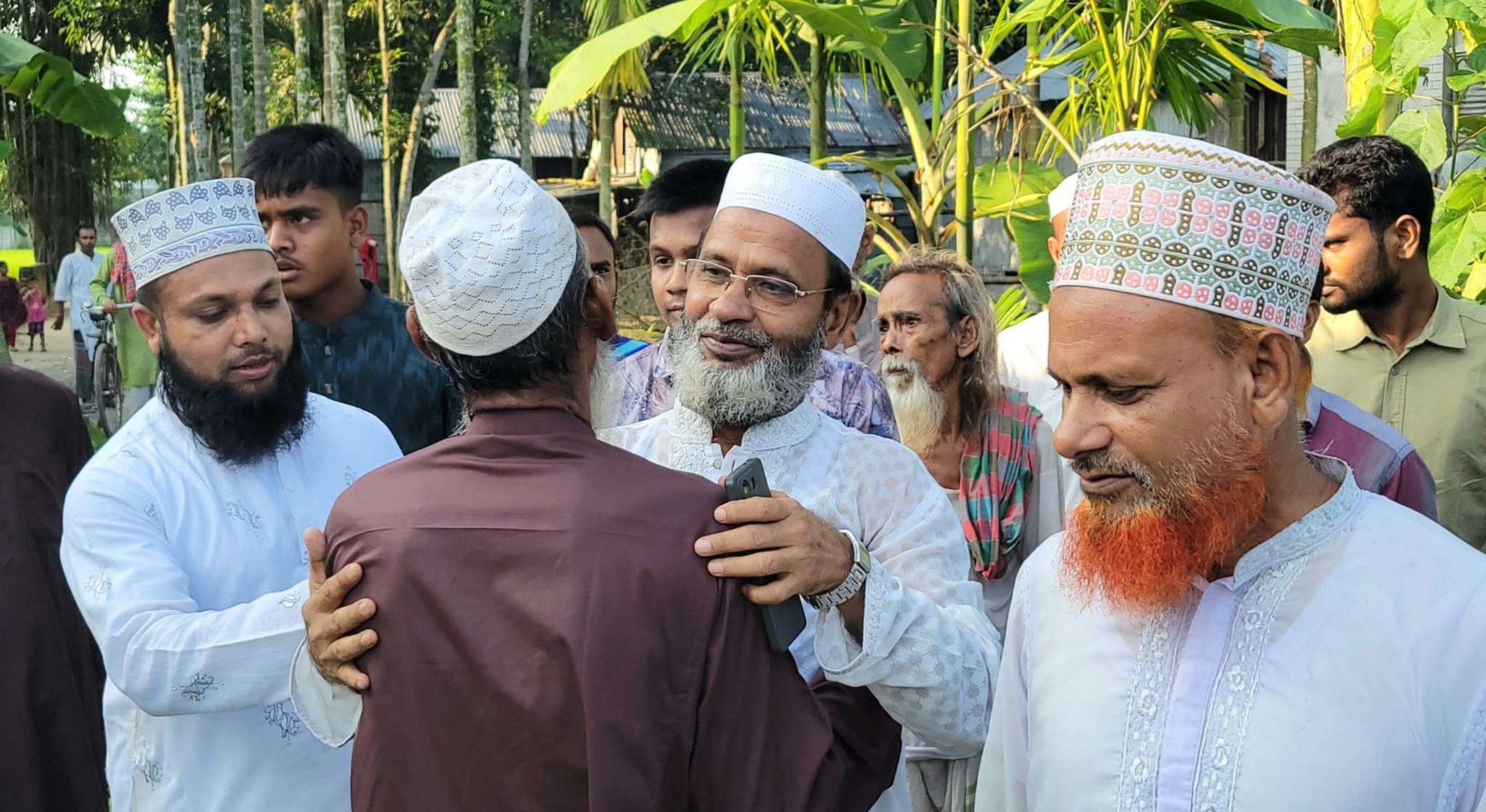ফুলবাড়ীর প্রত্যন্ত গ্রামে জামায়াতের নির্বাচনী গণসংযোগ ও পথসভা