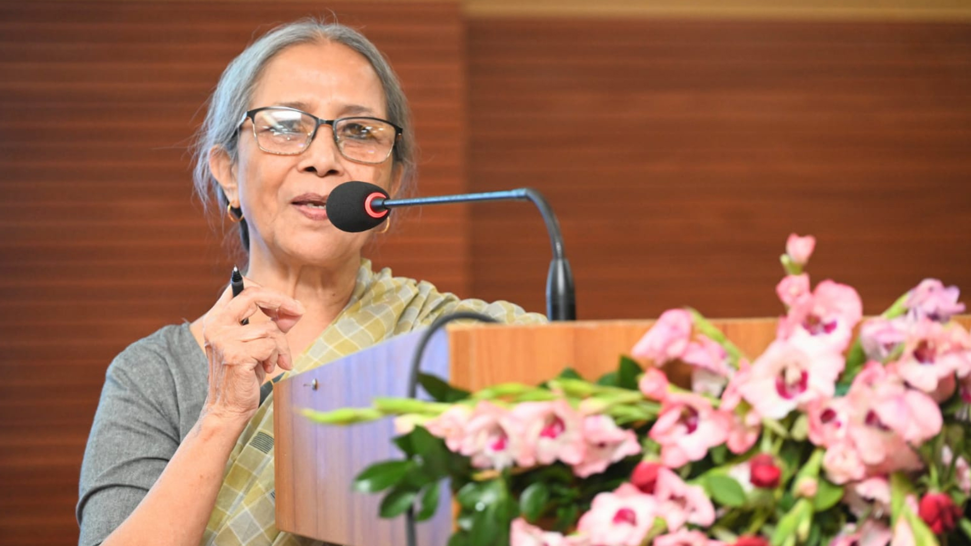 মৎস্য ও প্রাণিসম্পদ মন্ত্রণালয়ের উপদেষ্টা ফরিদা আখতার কুড়িগ্রামে সরকারি সফরে