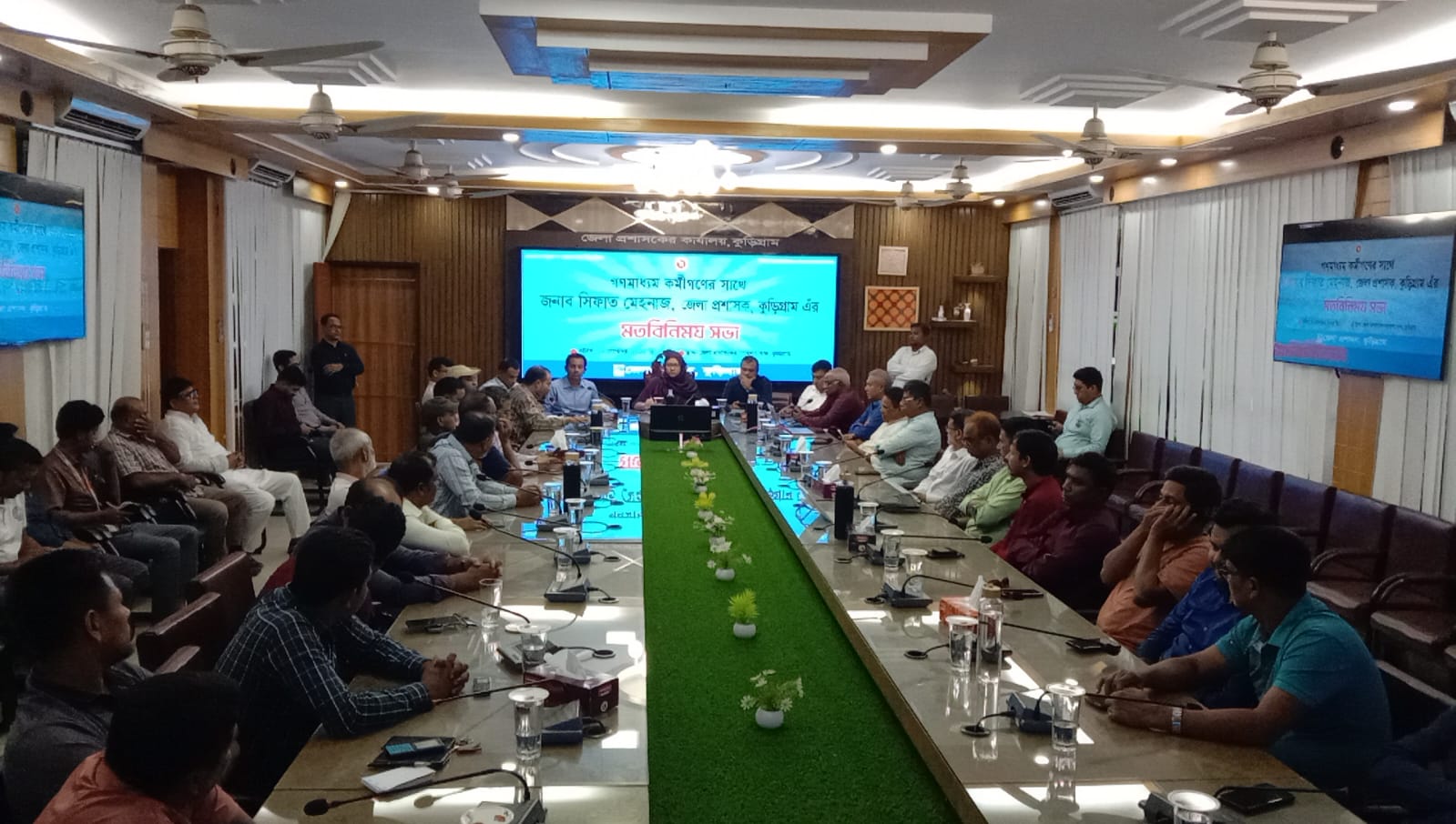 কুড়িগ্রামের নতুন জেলা প্রশাসকের সঙ্গে সাংবাদিকদের মতবিনিময়