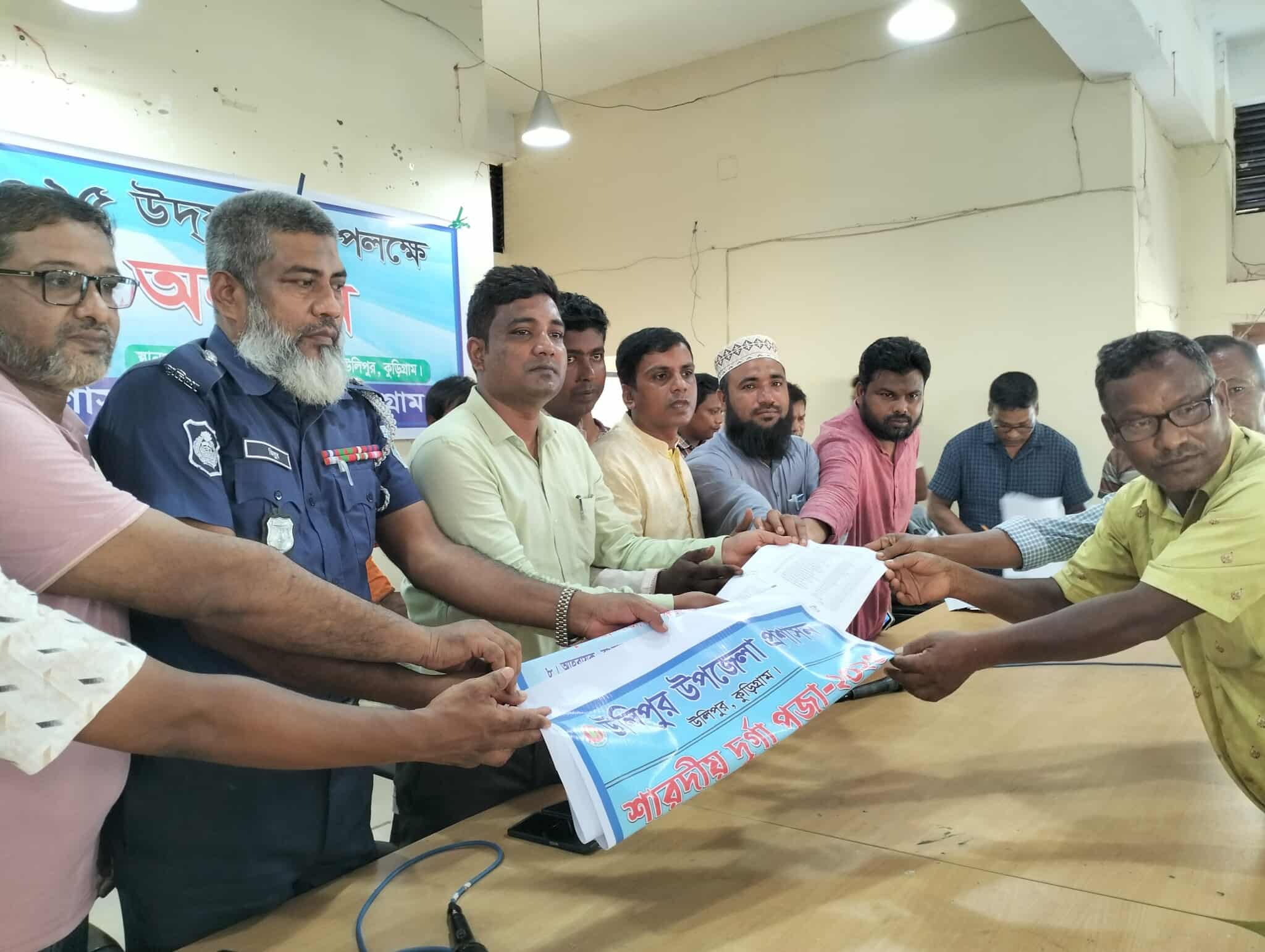 উলিপুরে শারদীয় দুর্গাপূজা উপলক্ষে ১১২টি পূজা মণ্ডপে সরকারি ডিও অনুদান বিতরণ