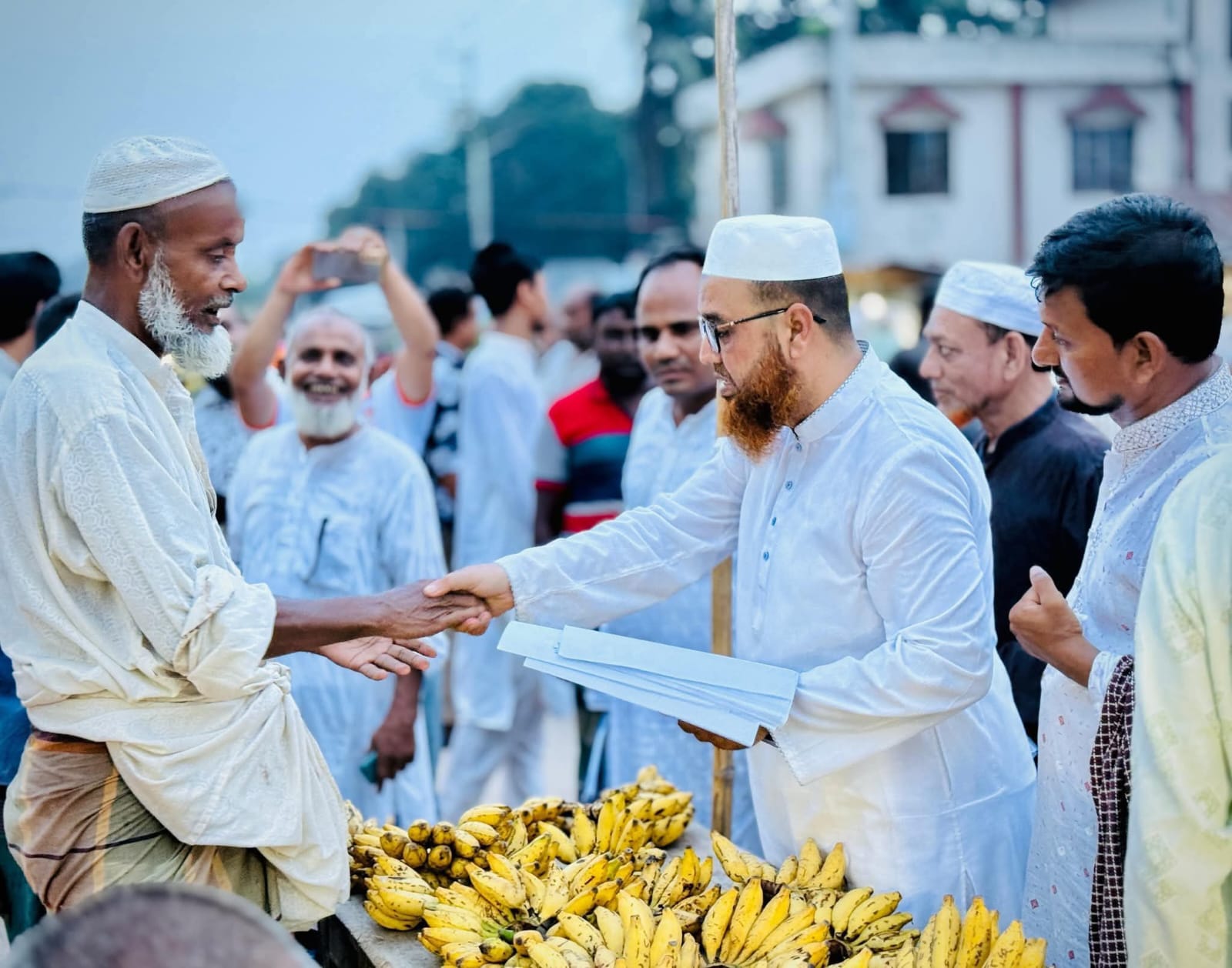 প্রান্তিক মানুষের দ্বাড়ে দ্বাড়ে গণসংযোগে ব্যস্ত সময় পাড় করছেন আলহাজ্ব সোহেল হোসেন কায়কোবাদ