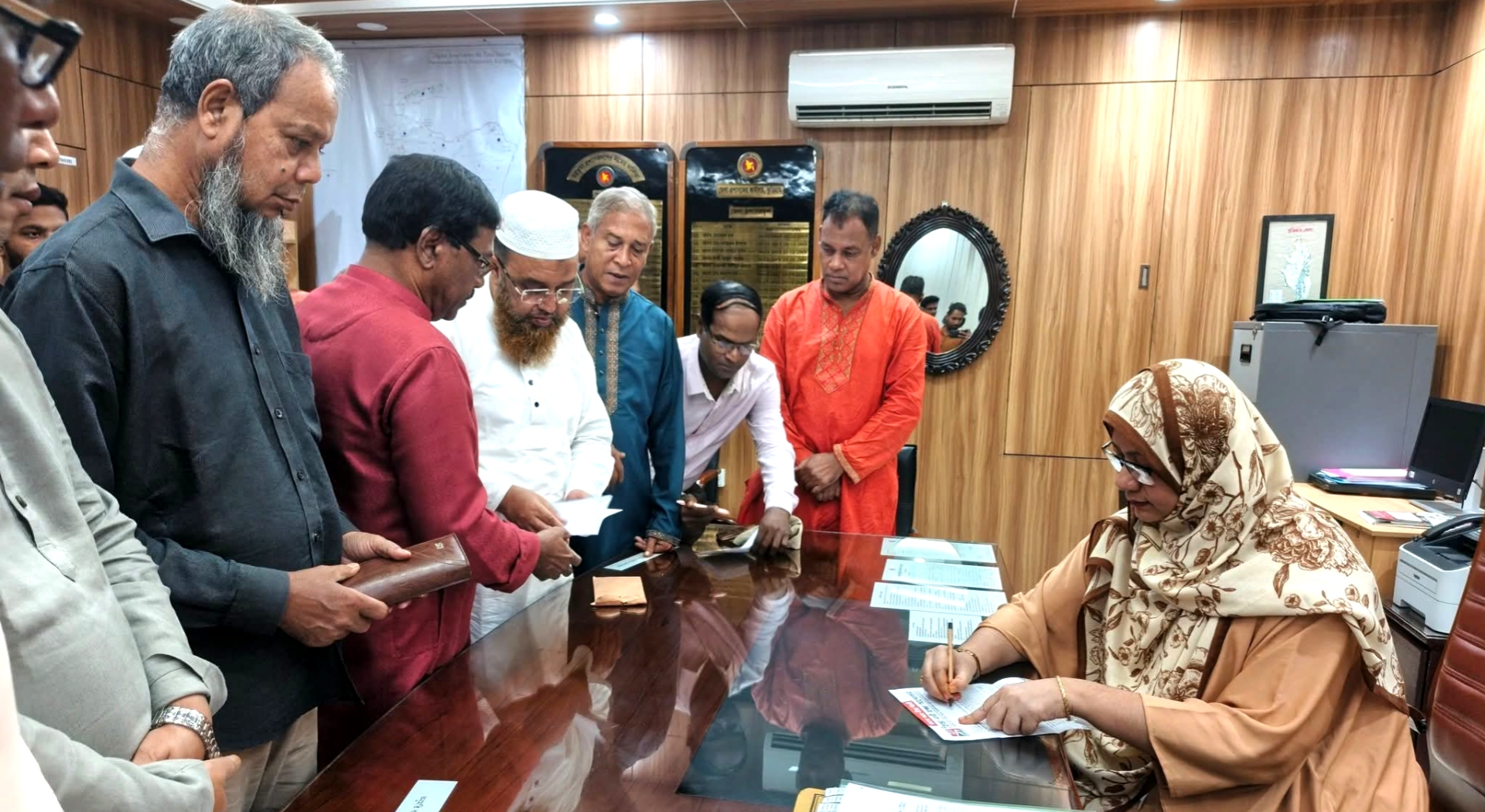 তিস্তা মহাপরিকল্পনা বাস্তবায়নের দাবিতে কুড়িগ্রামে স্মারকলিপি প্রদান