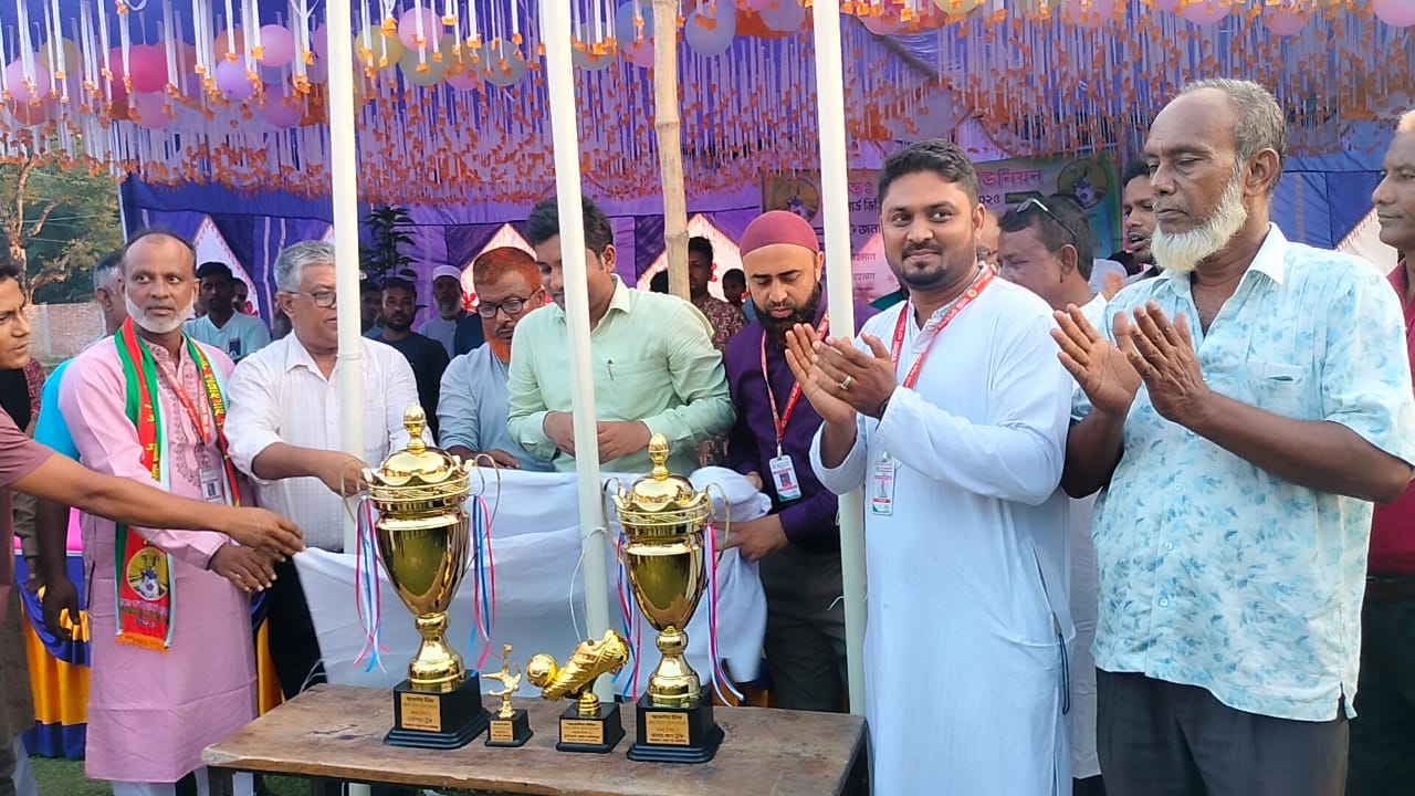 উলিপুরে ফুটবলের রঙে মেতেছে গুনাইগাছ, শুভ উদ্বোধন ইউনিয়ন ভিত্তিক টুর্নামেন্টের