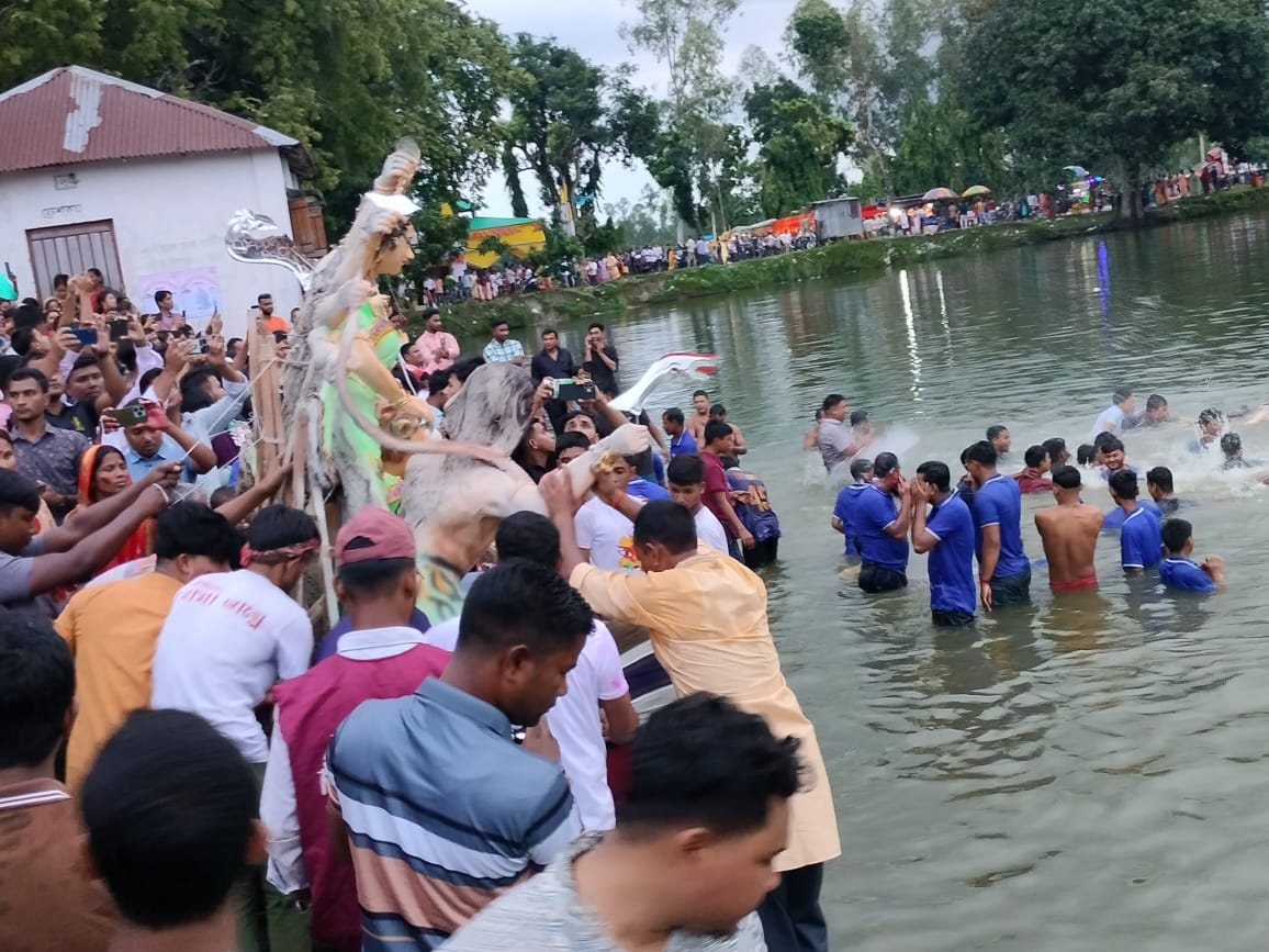 বিজয়ার বন্ধনে ঐক্য, রাজারহাটে নির্বিঘ্নে দুর্গাপূজা সমাপ্ত