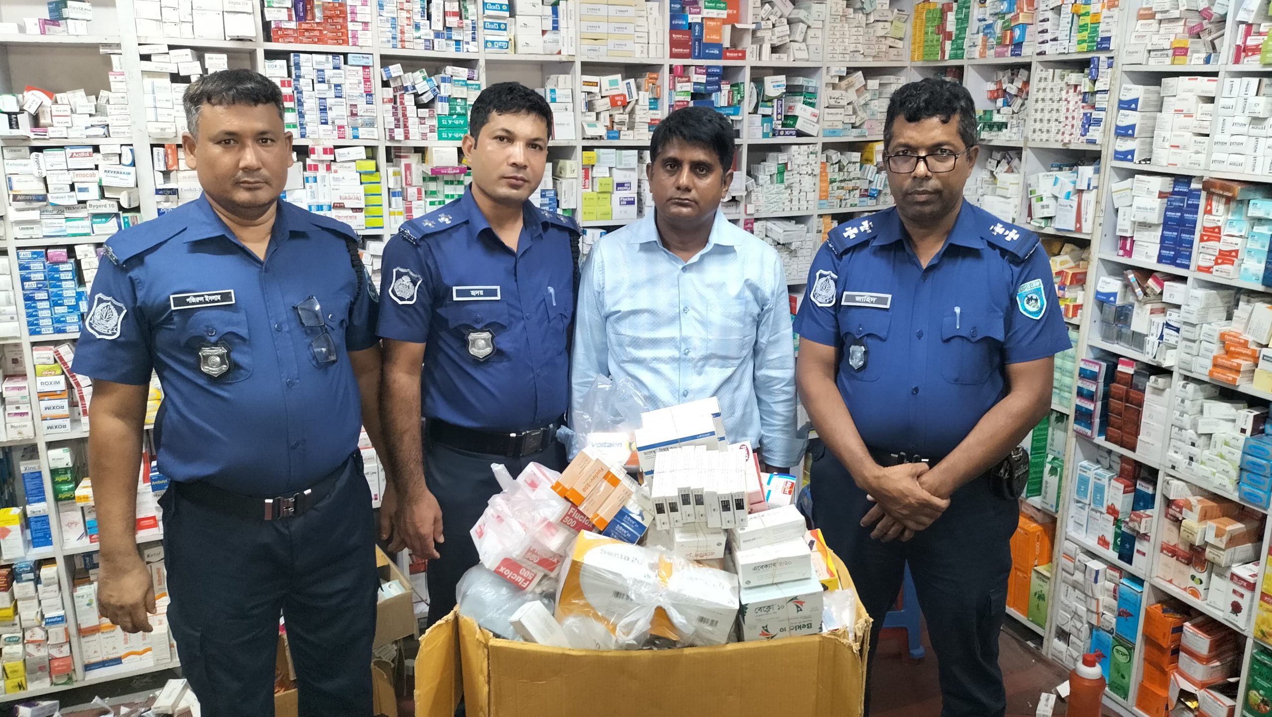 চোরের ওষুধ কেনায় একজন গ্রেফতার, ভুরুঙ্গামারীতে ওষুধ চুরি; দিনাজপুর থেকে উদ্ধার