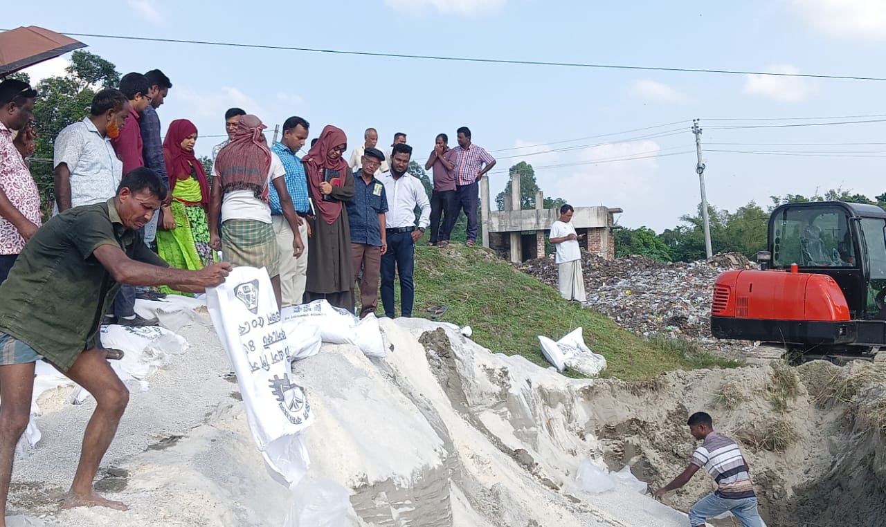 উলিপুরে ৬১৪ বস্তা নকল টিএসপি সার ধ্বংস করল প্রশাসন