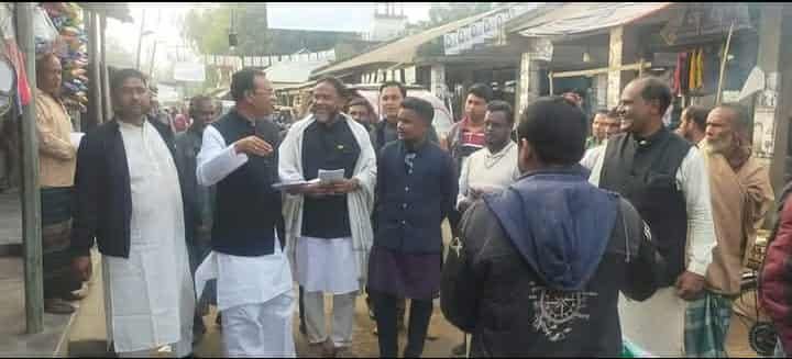 নিয়োগ বাণিজ্য থেকে চাঁদাবাজি নানা অভিযোগের পরেও প্রকাশ্যে ঘুরে বেড়াচ্ছেন আওয়ামীলীগ নেতা