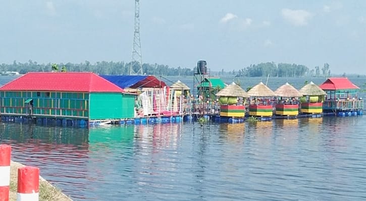 চাকিরপশার বিলের অপার সৌন্দর্যে মুগ্ধ দর্শনার্থীরা দূরদূরান্ত থেকে ছুটে আসছেন প্রকৃতিপ্রেমীরা, পর্যটন সম্ভাবনা দেখছে স্থানীয় প্রশাসন