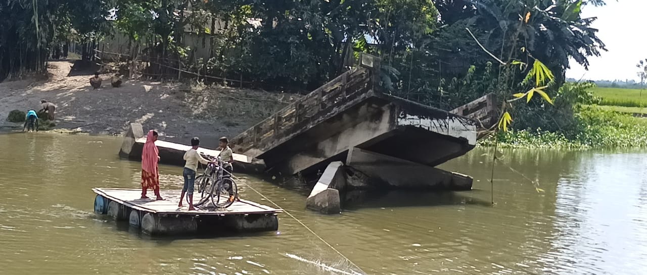 ফুলবাড়ীতে অনিয়মে ধসে যাওয়া সেতুতে সাত বছর ধরে ভোগান্তি স্থানীয়দের