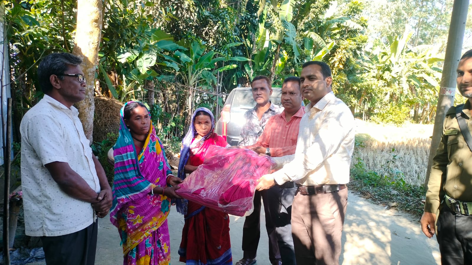 ভূমিহীন,নিঃসন্তান,সুরুবালা অসহায় নারী’রপাশে ইউএনও সহায়তা