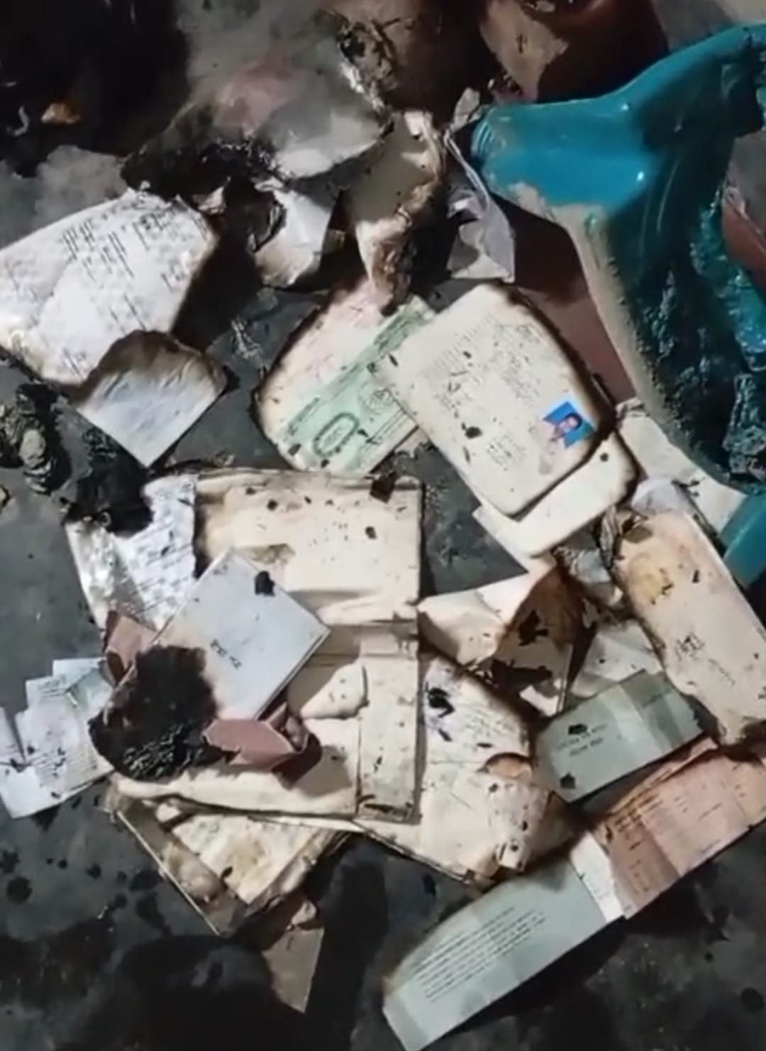 রাজারহাটে মাছ ব্যবসায়ীর সারা জীবনের সঞ্চয়, ঋণমুক্তির স্বপ্ন, এক রাতেই ছাই!