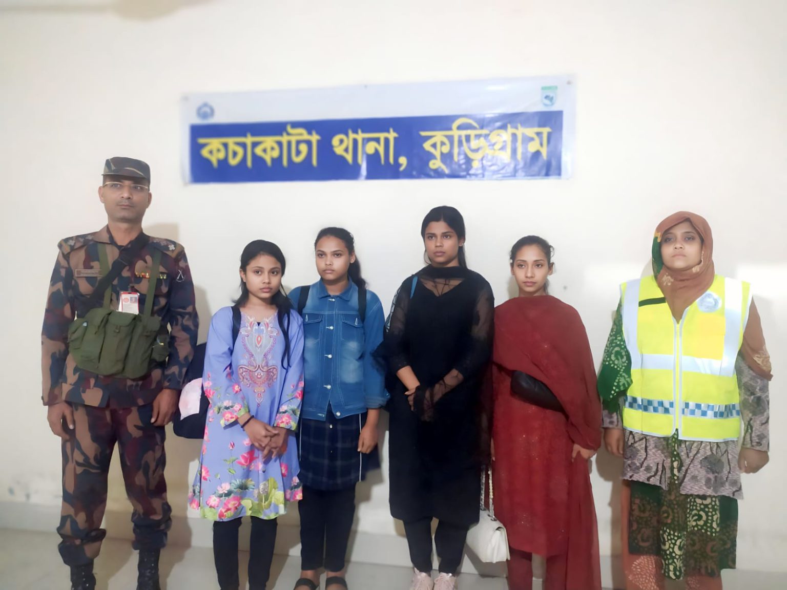 দালালের খপ্পরে পড়ে ভারতে গিয়ে আটক চার যুবতী : পতাকা বৈঠকের মাধ্যমে ফেরত