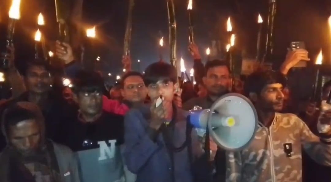 কুড়িগ্রাম ১ আসনে বিএনপির মনোনয়ন রিভিউ এর দাবিতে মশাল মিছিল ও রাস্তা অবরোধ