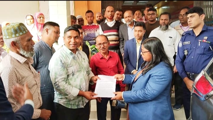 বৈষম্যমুক্ত নবম পে-স্কেল বাস্তবায়নের দাবিতে কুড়িগ্রামে সরকারি কর্মচারীদের বিক্ষোভ ও স্মারকলিপি প্রদান