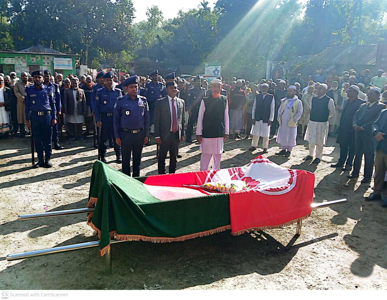 উলিপুরে বীর মুক্তিযোদ্ধা ও শিক্ষাবিদ আলহাজ্ব মতিউর রহমানের রাষ্ট্রীয় মর্যাদায় দাফন সম্পন্ন