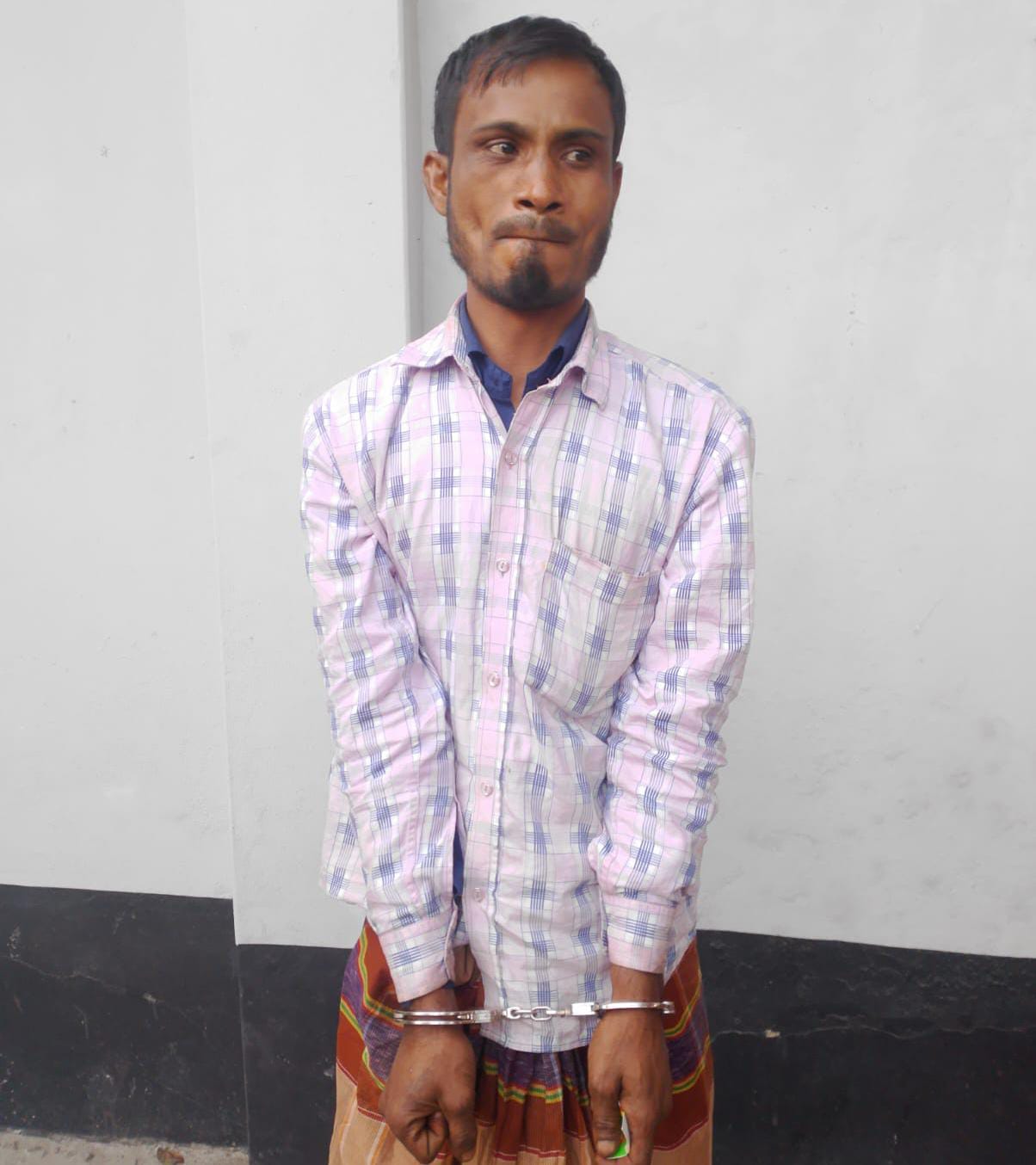 ভূরুঙ্গামারীতে কোডিন সিরাপ ও ইয়াবাসহ এক মাদক কারবারি গ্রেপ্তার, অপরজন পলাতক