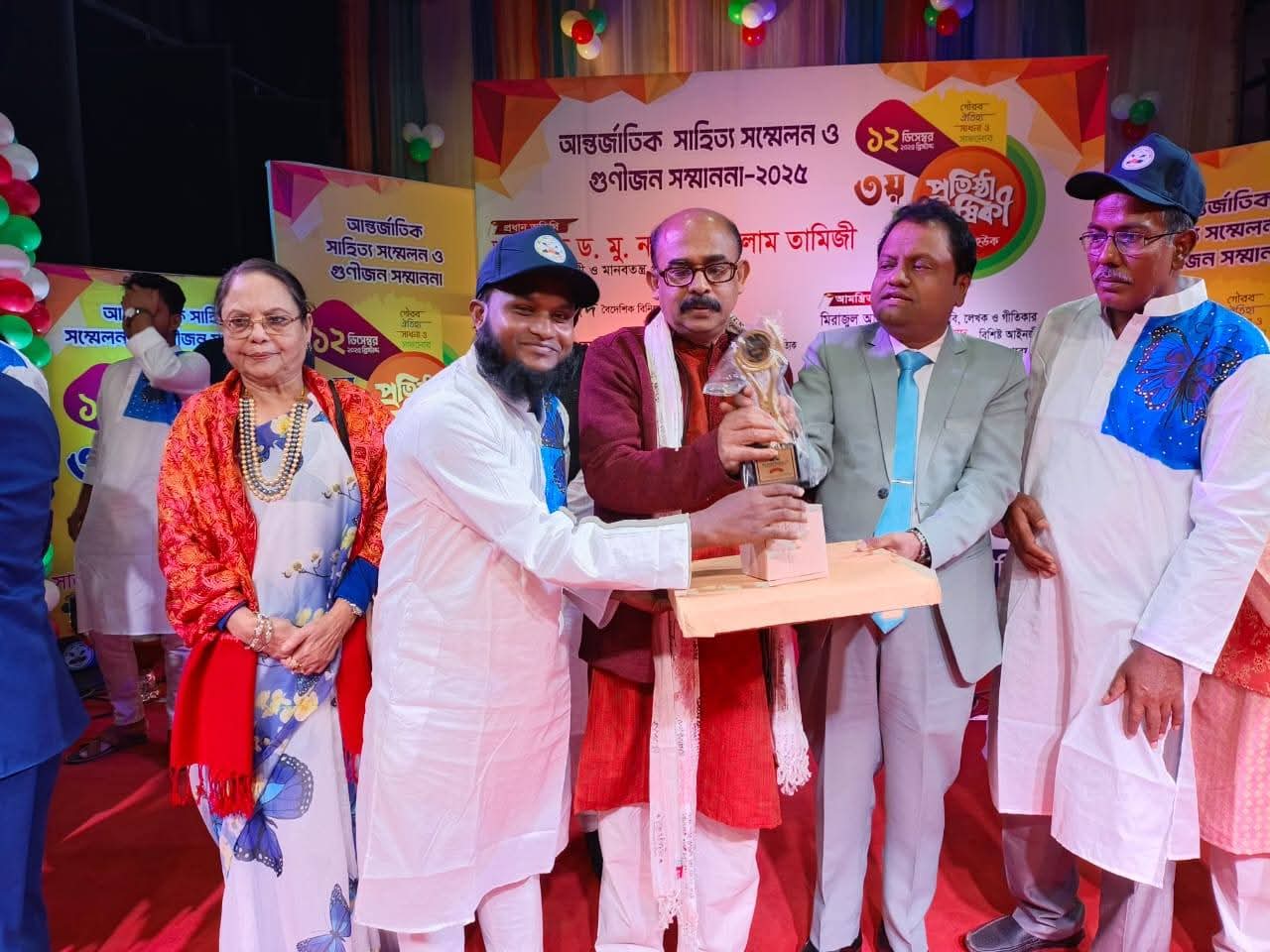 মাটির সুর সাহিত্য ও সাংস্কৃতিক পরিষদের গুণীজন সম্মাননা ২০২৫ পেলেন ভূরুঙ্গামারীর কুদ্দুস আলী