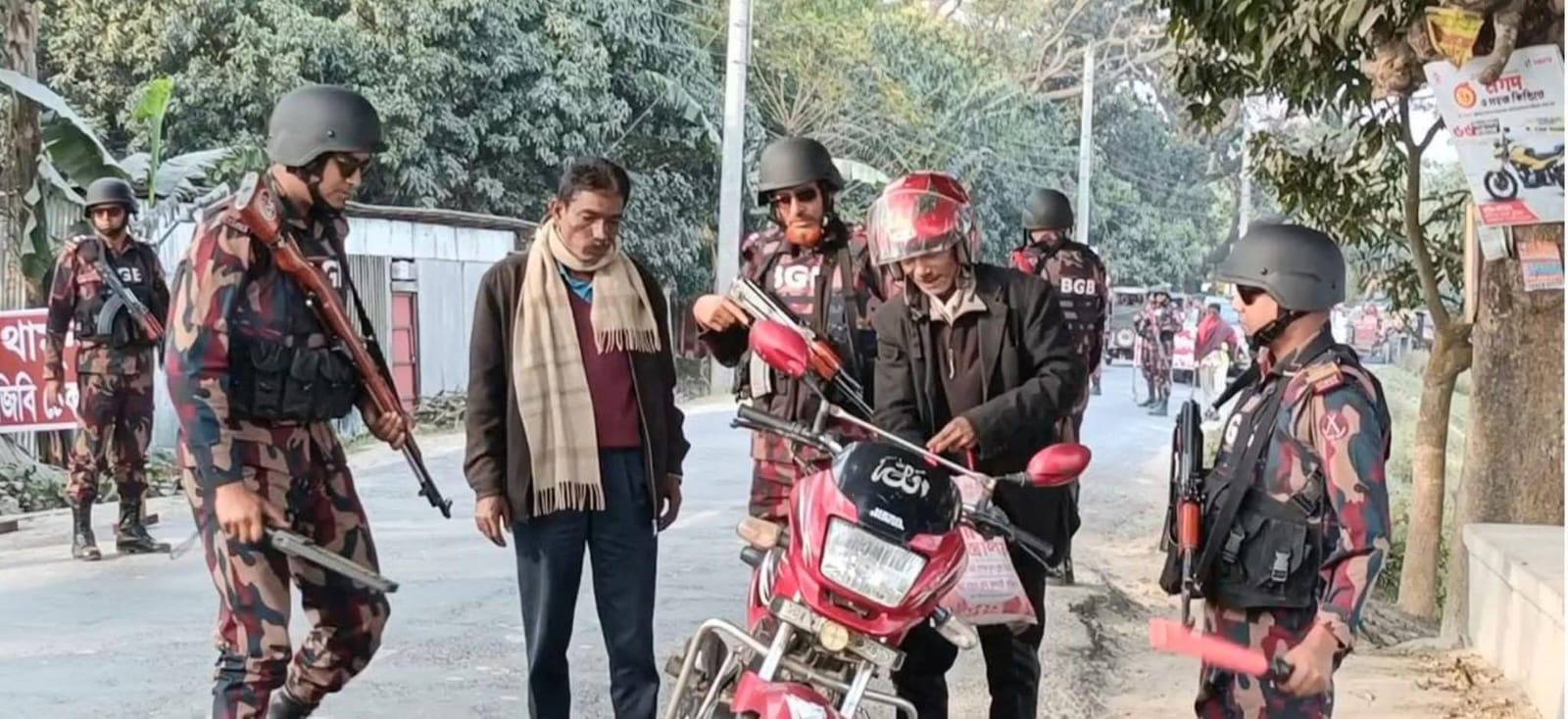 ত্রয়োদশ জাতীয় সংসদ নির্বাচন ঘিরে কুড়িগ্রামে বিজিবির কড়া নিরাপত্তা
