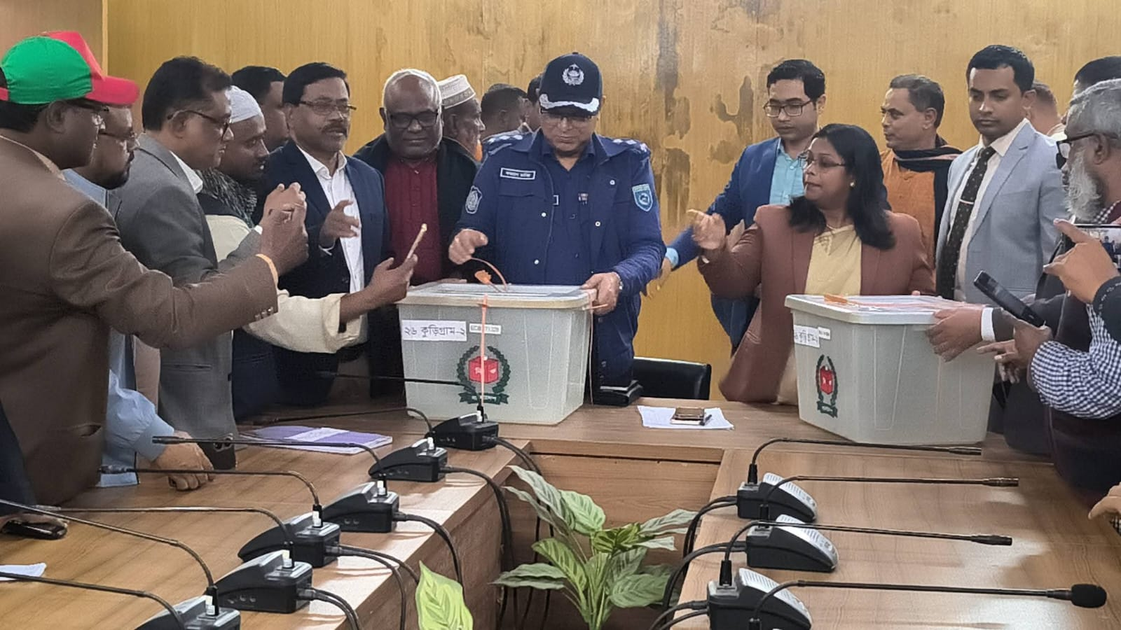 কুড়িগ্রামে পোস্টাল ব্যালট ভোট বাক্সের লক উদ্বোধন, ১২ ফেব্রুয়ারি পর্যন্ত ভোট গ্রহণ