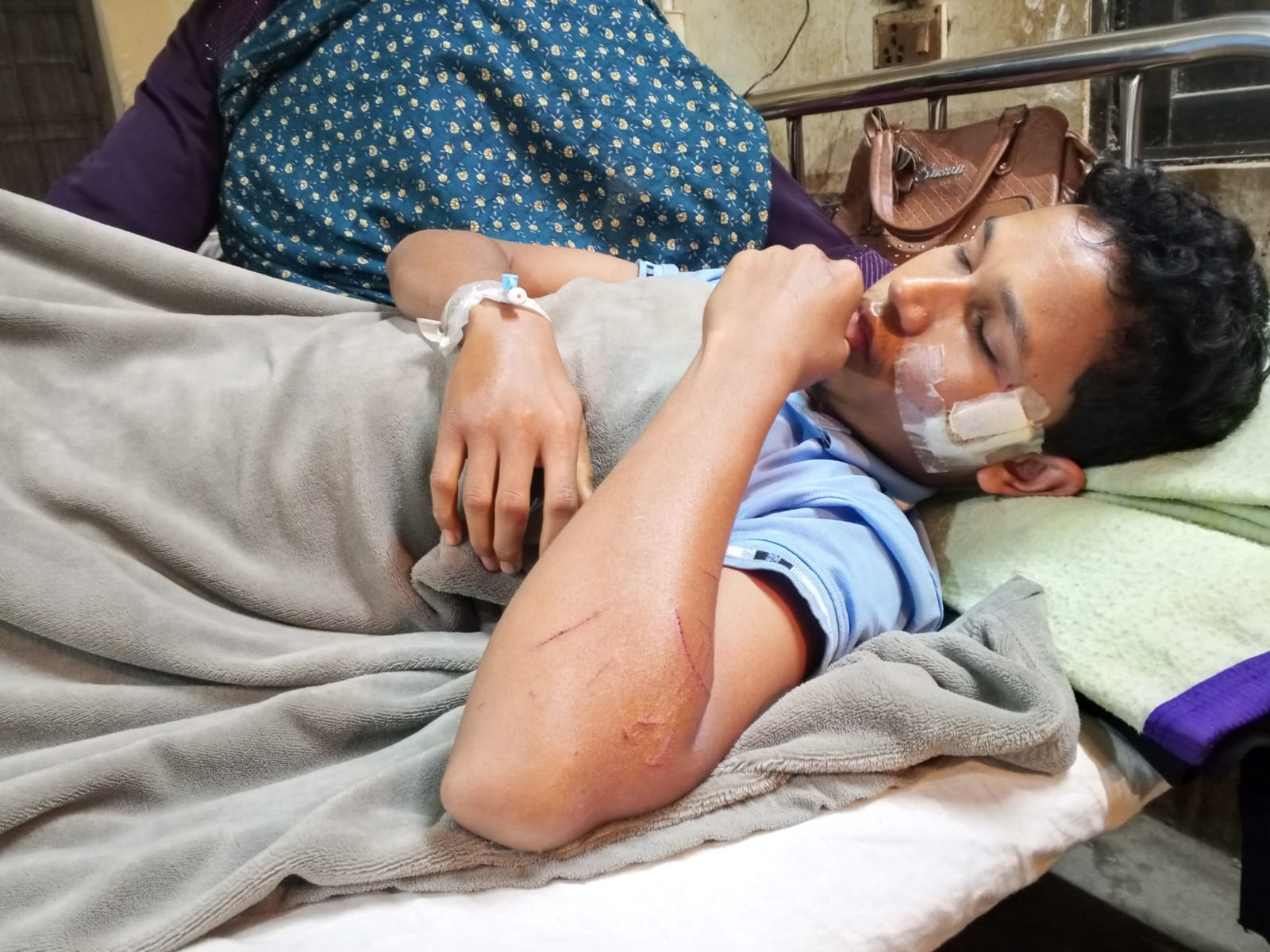 কুড়িগ্রামে যুবককে পিটিয়ে জমি কেনার প্রায় ২ লাখ টাকা ছিনতাইয়ের অভিযোগ