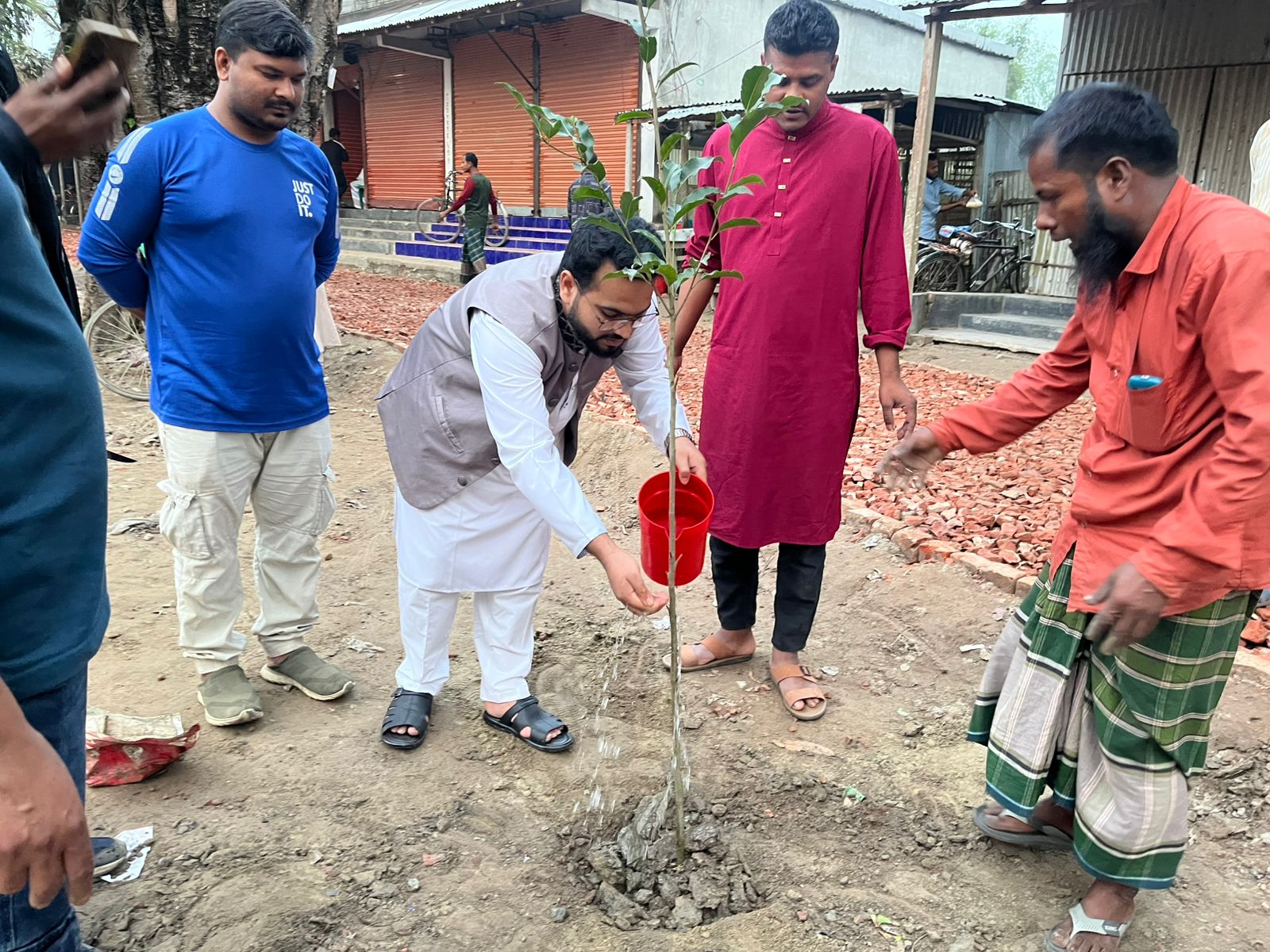 তারেক রহমানের নির্দেশনায় দেশব্যাপী বৃক্ষরোপণ: কুড়িগ্রামে তরুণ প্রজন্মের সক্রিয় অংশগ্রহণ