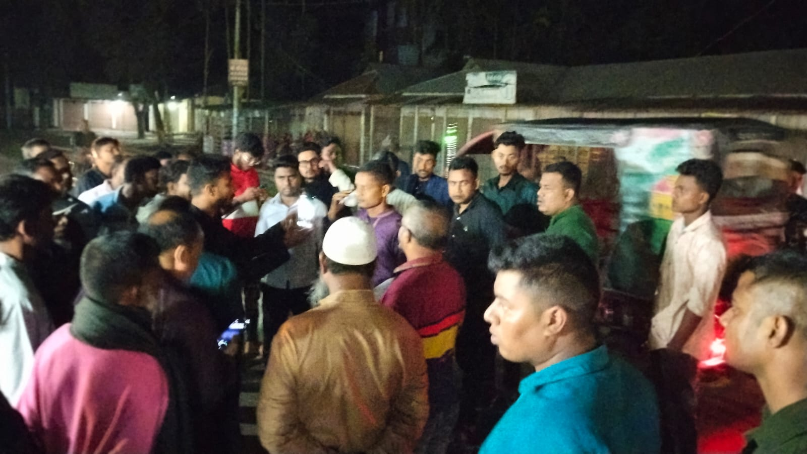 রাজারহাটে ব্যানার লাগানো ও ফেসবুক পোস্ট নিয়ে বিএনপি-এনসিপি সংঘর্ষ, ছাত্রদল নেতা আহত