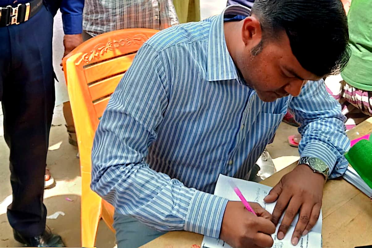 উলিপুরে মোবাইল কোর্ট: অবৈধ জ্বালানি তেল বিক্রিতে জরিমানা, বাজারে তদারকি জোরদার