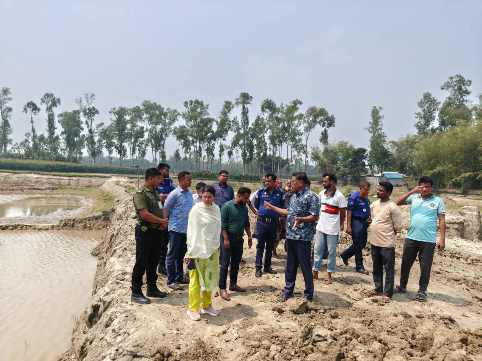 ফুলবাড়ীতে আবাদি জমি কেটে পুকুর খনন: এক লাখ টাকা জরিমানা